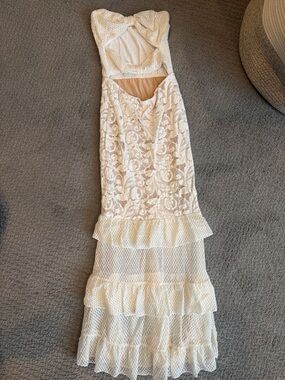 Nightcap Clothing white dress worn 2x. Super flattering.